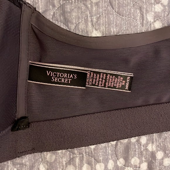 Victoria’s Secret Sport Bra 34DD - Picture 4 of 5